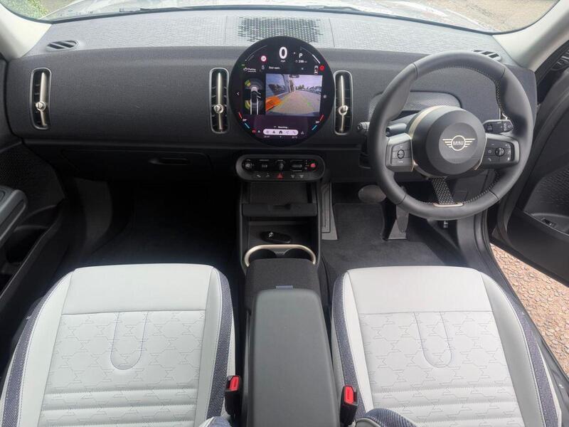 Mini Countryman view 2
