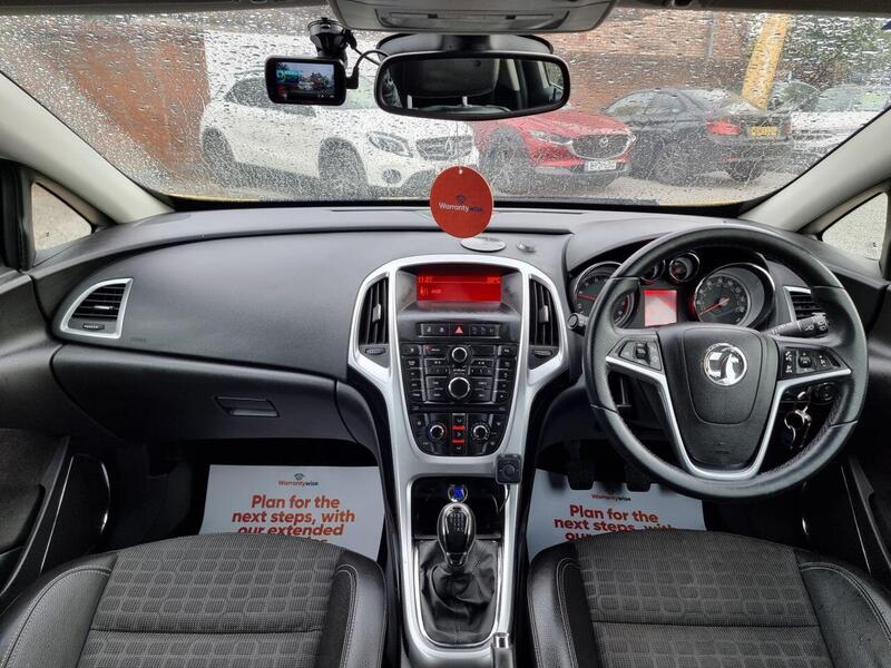 Vauxhall Astra GTC view 4