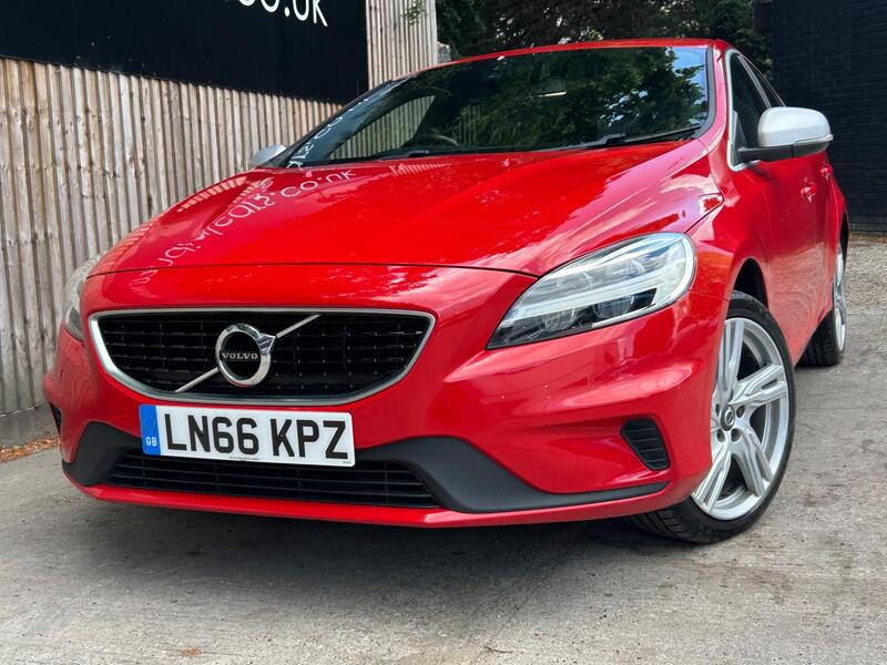 Volvo V40 view 2