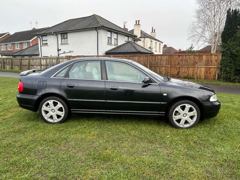 Audi A4 view 4