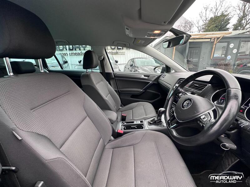 Volkswagen Golf view 4