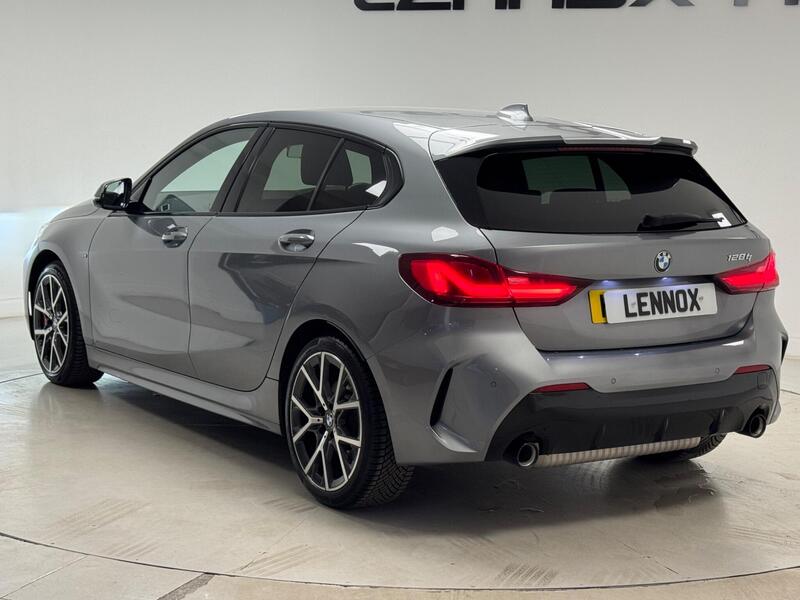 BMW 1 Series view 4