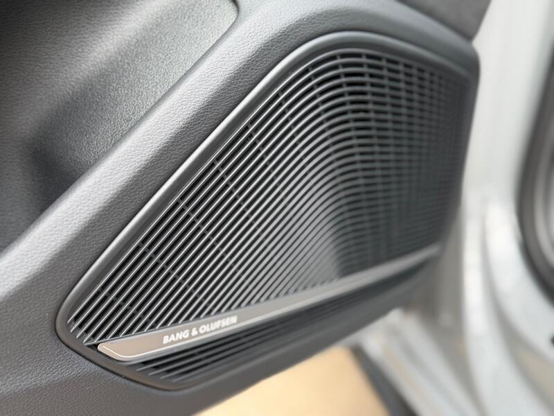 Audi RS4 Avant view 4