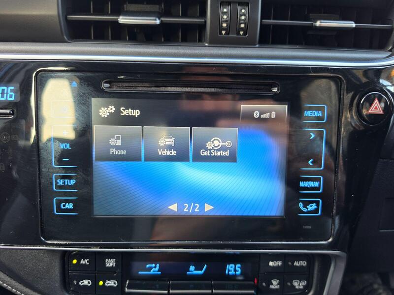 Toyota Auris 1.8 VVT-h Icon Tech CVT Euro 6 (s/s) 5dr thumbnail 38