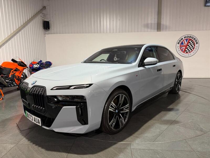BMW I7 view 2