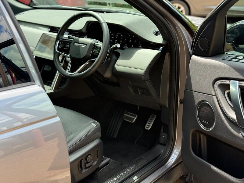 Land Rover Discovery Sport view 2