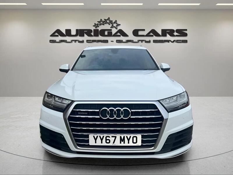 Audi Q7 view 3