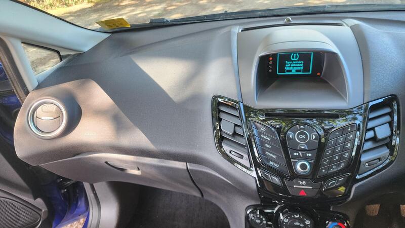2015 Ford Fiesta — photo 28