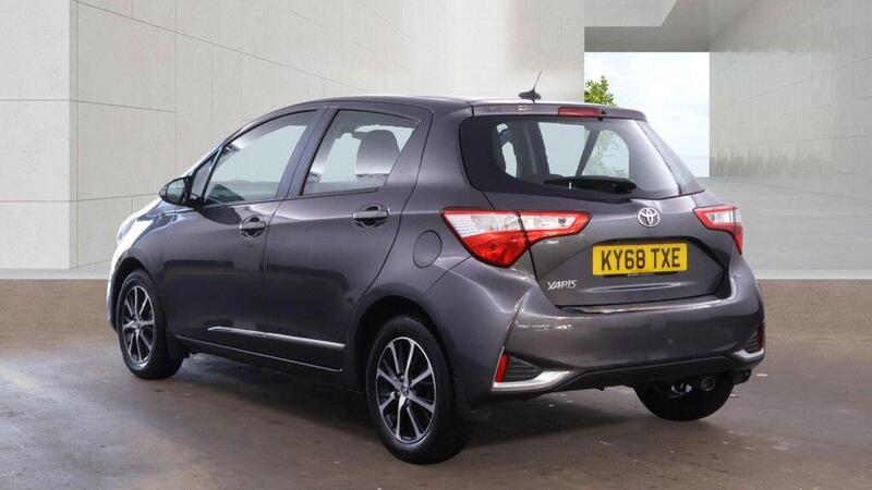 Toyota Yaris view 3
