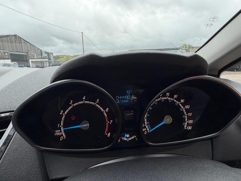 2015 Ford Fiesta — photo 13