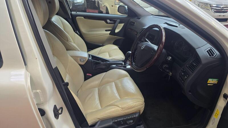 Volvo V70 view 4