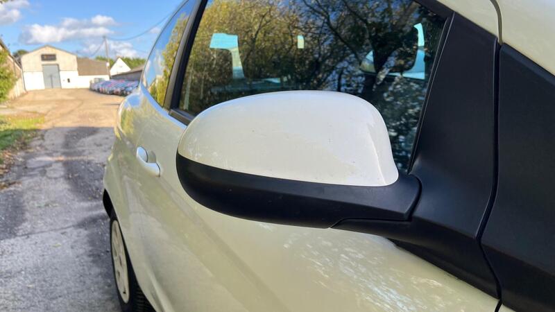 2013 Ford Ka — photo 18