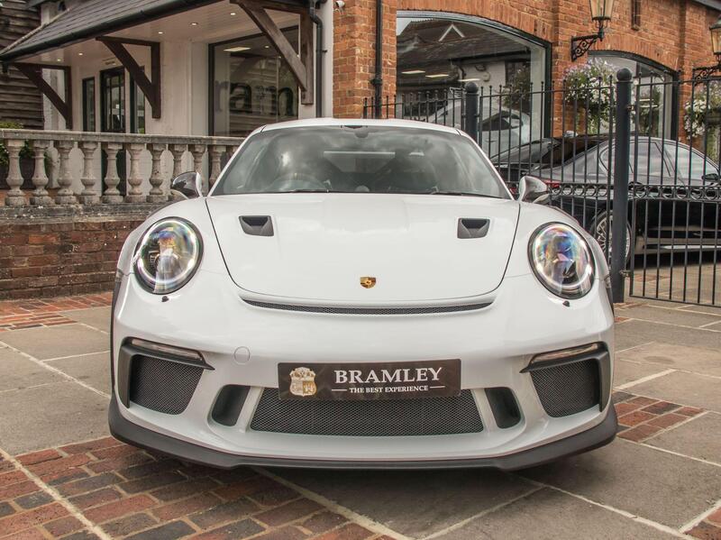Porsche 911 view 5