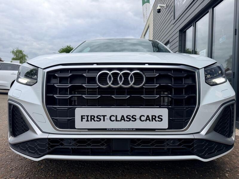 Audi Q2 view 6