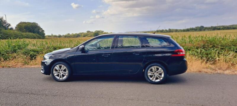 Peugeot 308 view 3