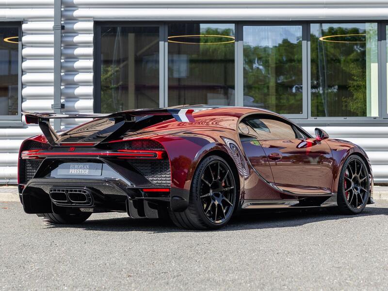 Bugatti Chiron view 3