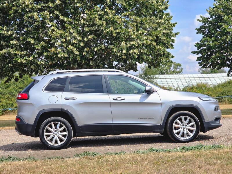 Jeep Cherokee view 3