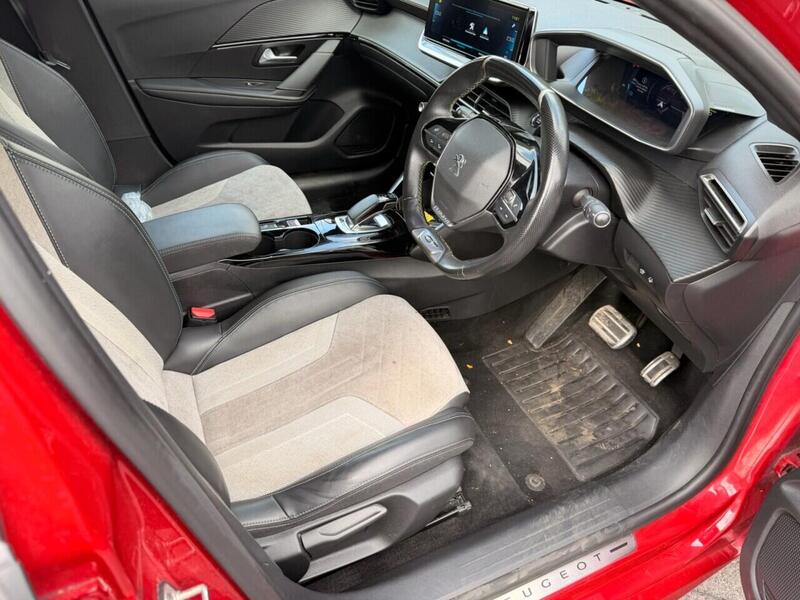 Peugeot E-208 view 4