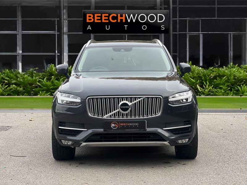 Volvo XC90 view 3