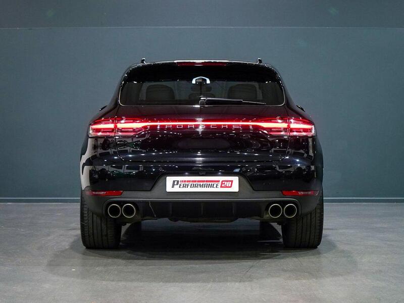 Porsche Macan view 3