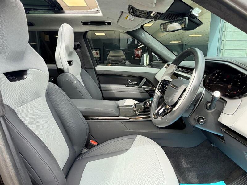 Land Rover Range Rover Sport view 3