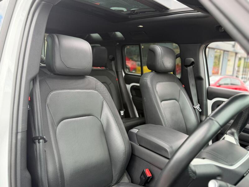 Land Rover Defender view 3