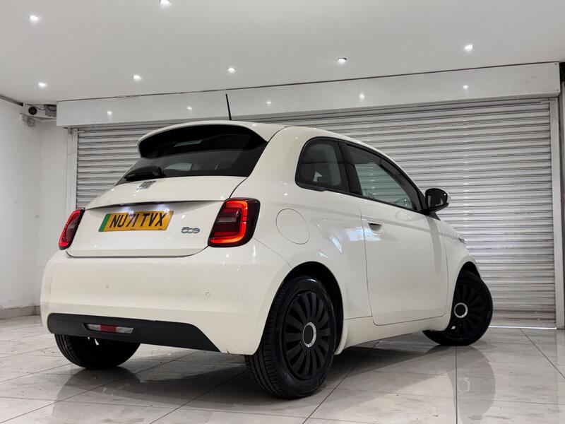 Fiat 500e view 4