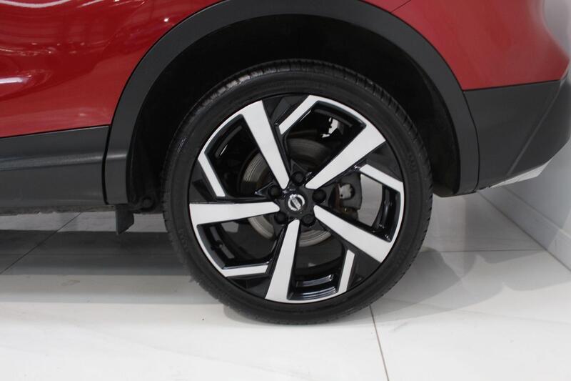 2017 Nissan Qashqai in Red — image 24 of 70