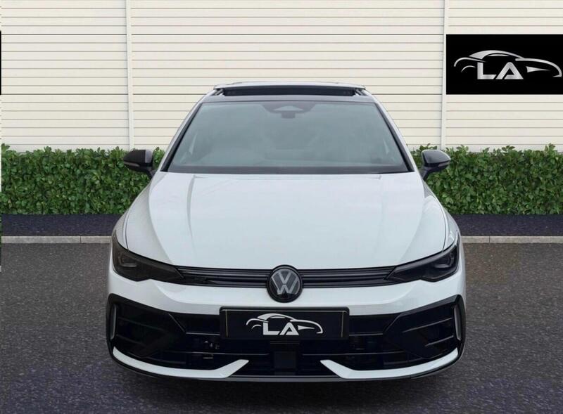 Volkswagen Golf view 4