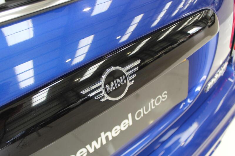 2019 MINI Hatch in Blue — image 48 of 71