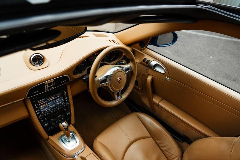 Porsche 911 view 6