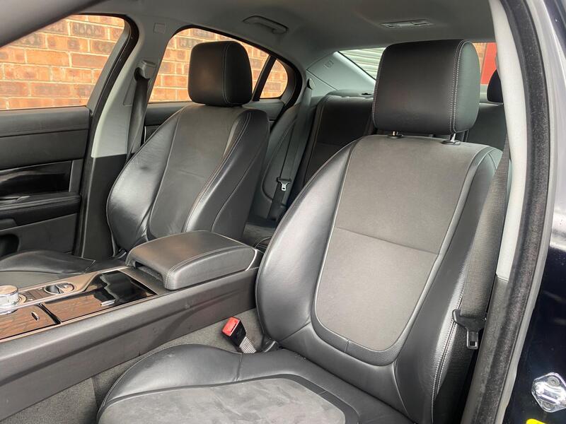 Jaguar XF view 26