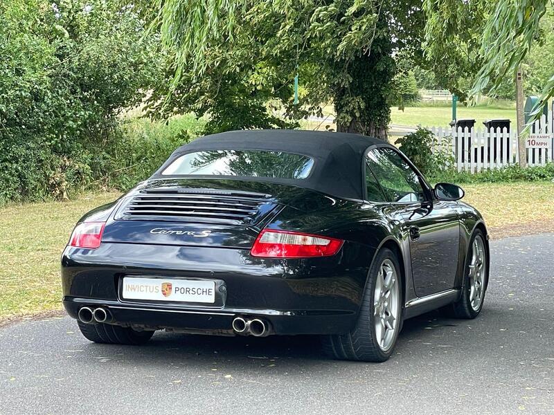 Porsche 911 view 3