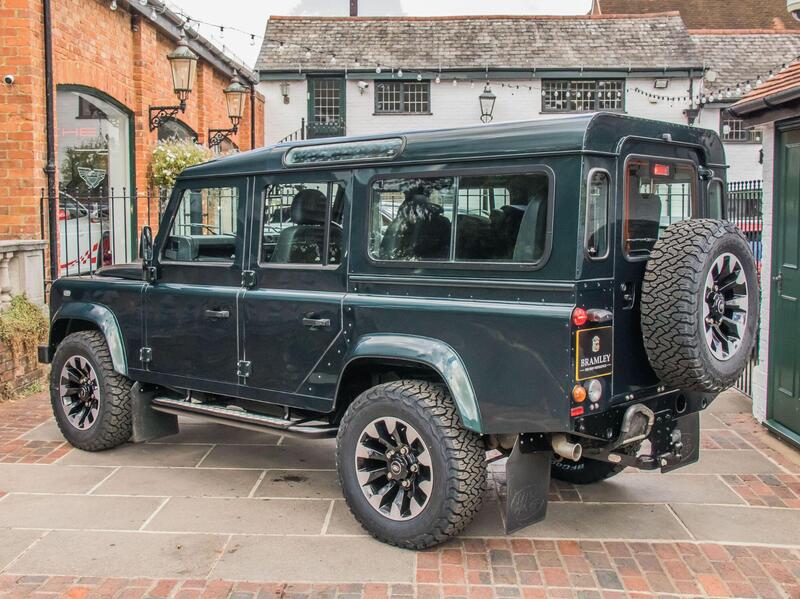 Land Rover Defender 110 view 7