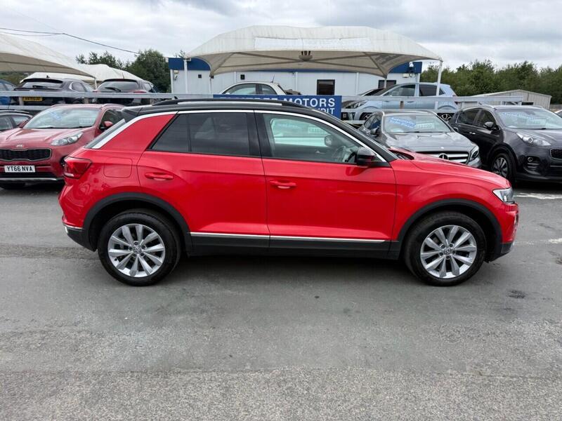 Volkswagen T-Roc view 2
