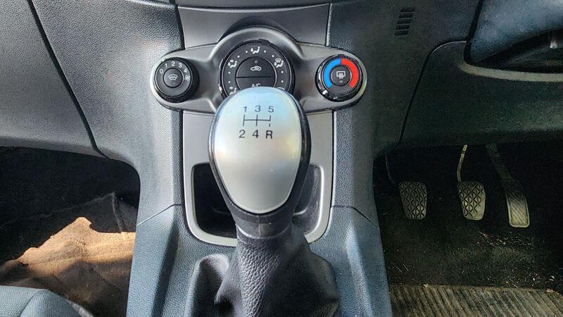 2009 Ford Fiesta — photo 38