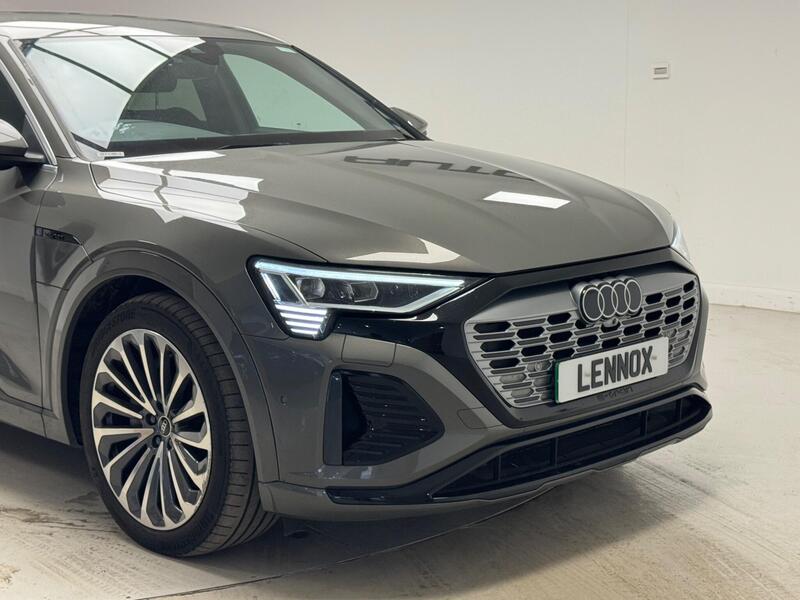 Audi Q8 E-Tron view 5