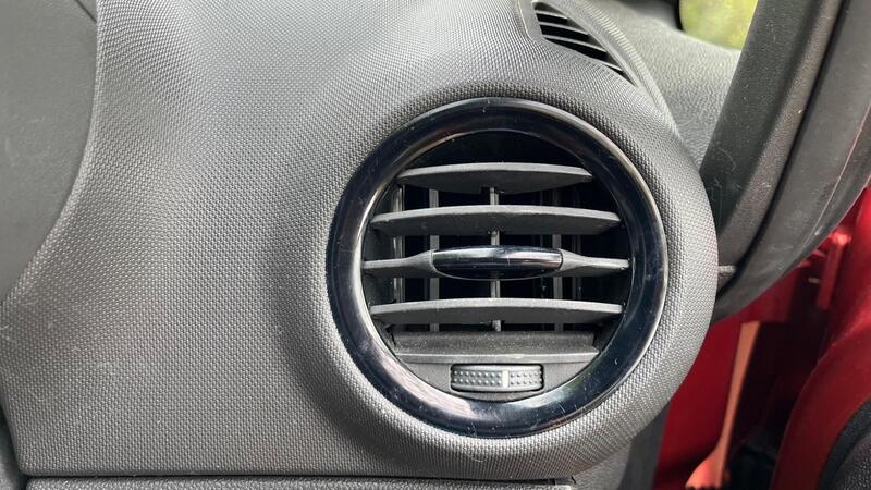 2013 Vauxhall Corsa — photo 28