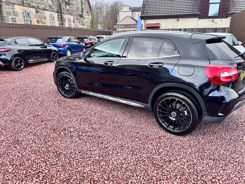 Mercedes-Benz Mercedes-Benz GLA view 6