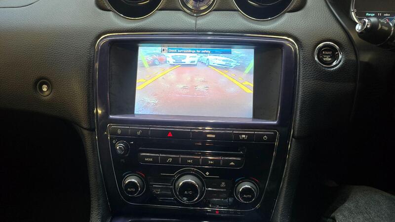 Jaguar XJ view 4