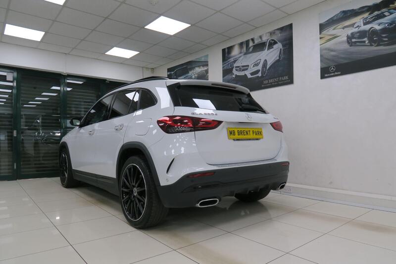 Mercedes-Benz Mercedes-Benz GLA view 4