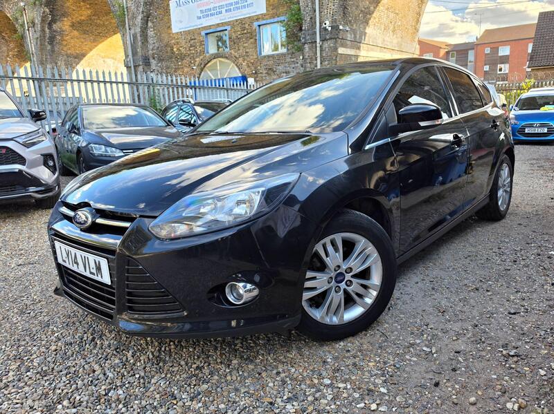Ford Focus 1.6 Titanium Navigator Powershift Euro 5 5dr thumbnail 4
