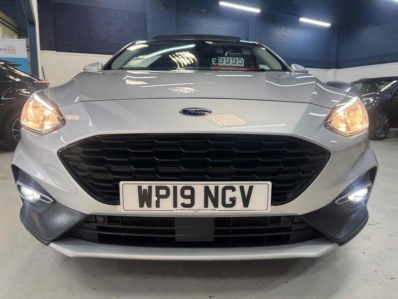 Ford Focus view 3