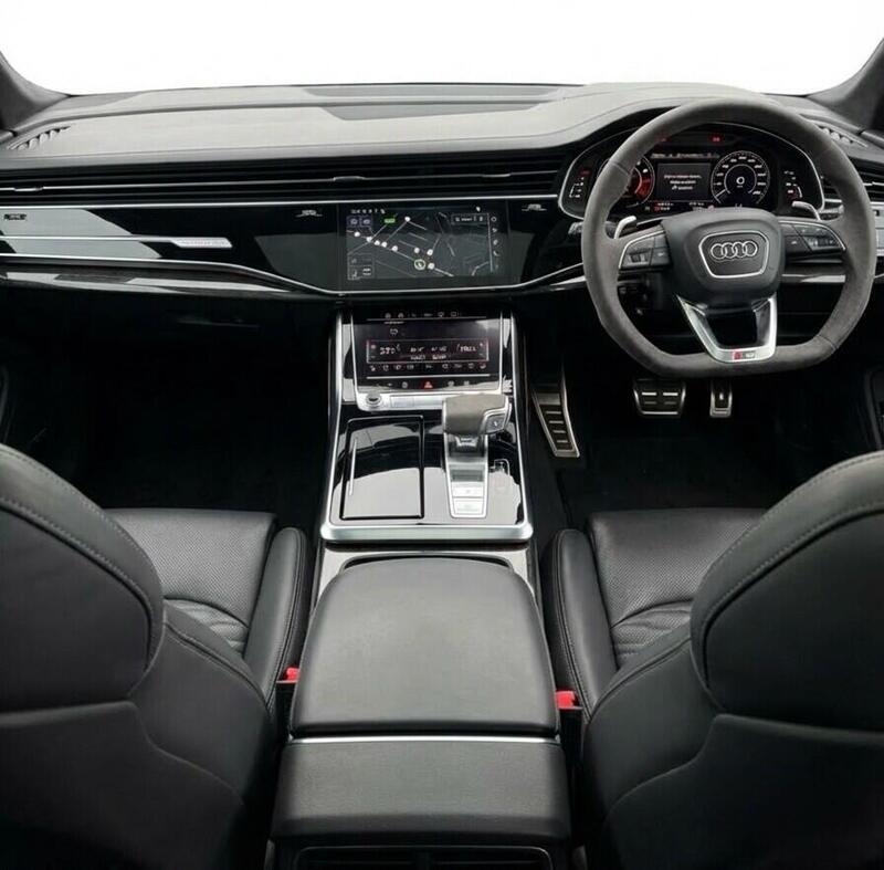 Audi RS Q8 view 2