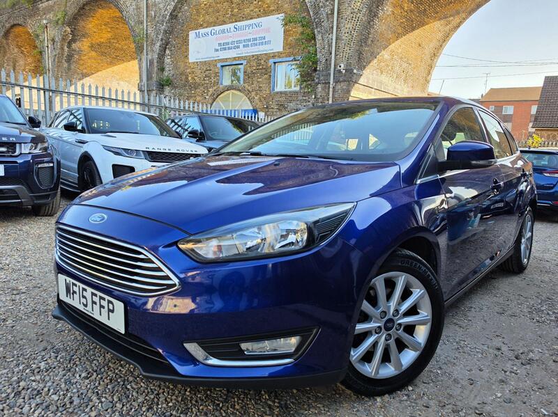 Ford Focus 1.6 Titanium Powershift Euro 6 5dr thumbnail 4