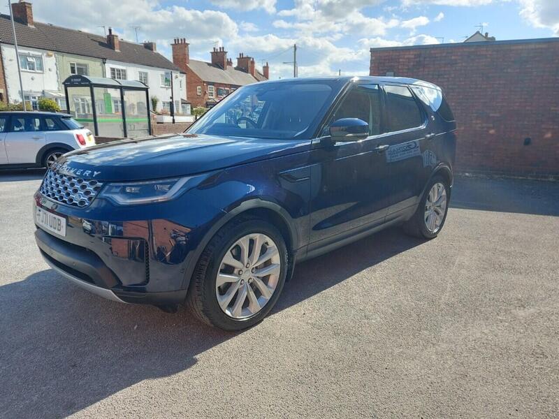 Land Rover Discovery view 3