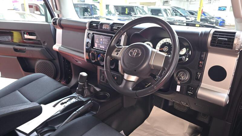 Toyota FJ Cruiser view 5