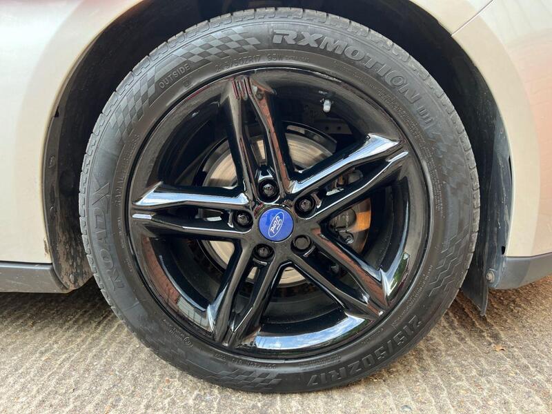 Ford Focus view 25