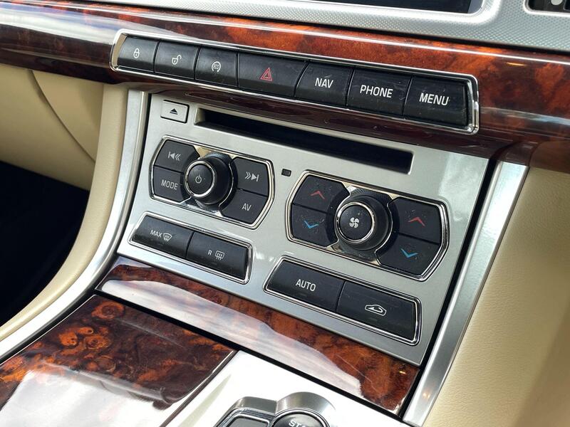 Jaguar XF view 26