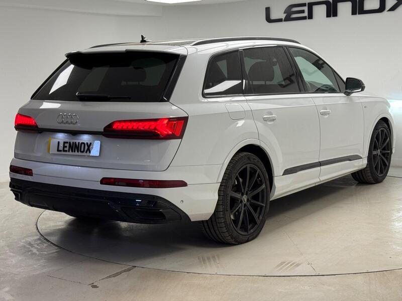 Audi Audi Q7 view 7